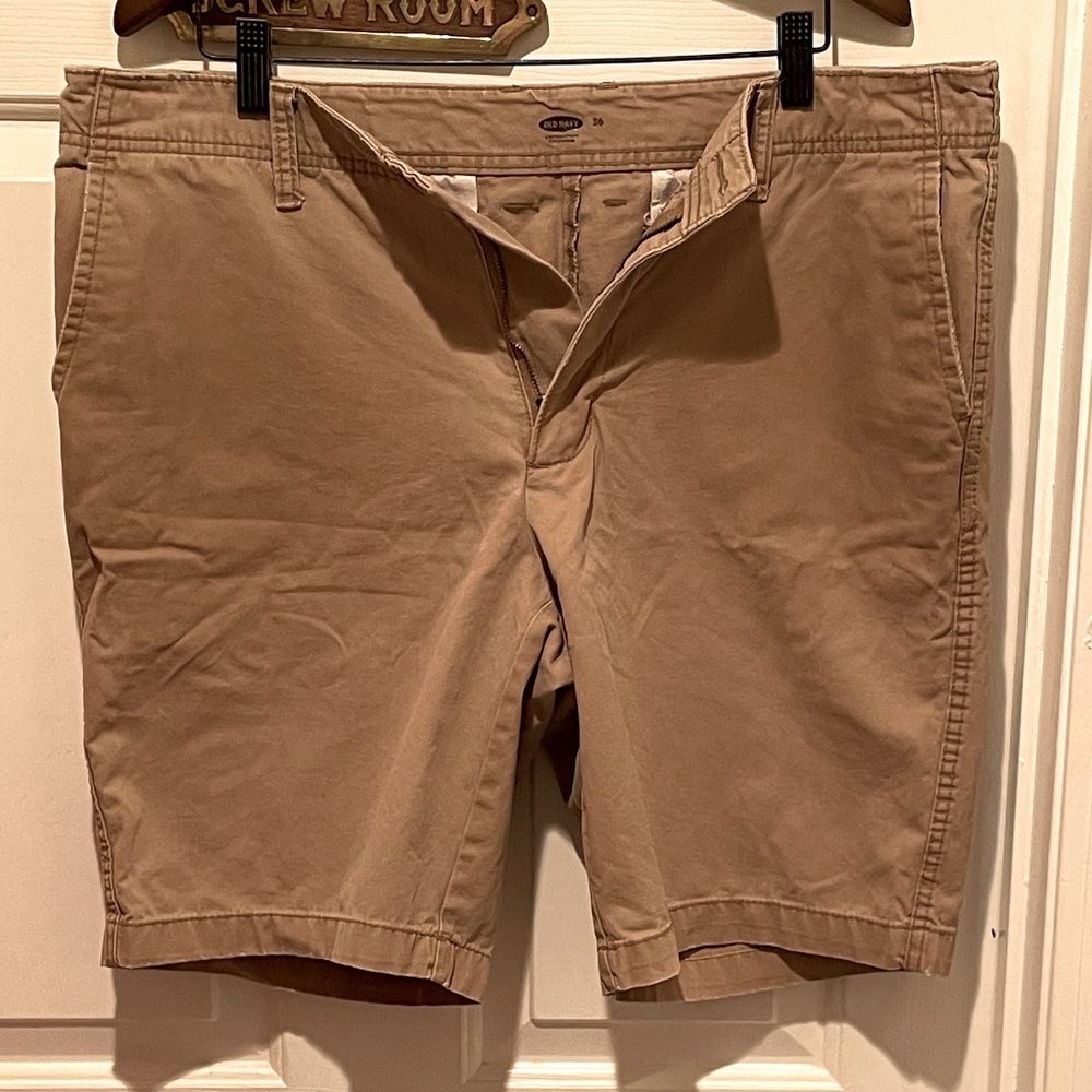 Men’s Old Navy Khaki Short Size 36